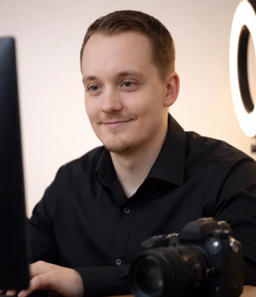 Jan Kazetový – video editor se sluchátky a kamerou